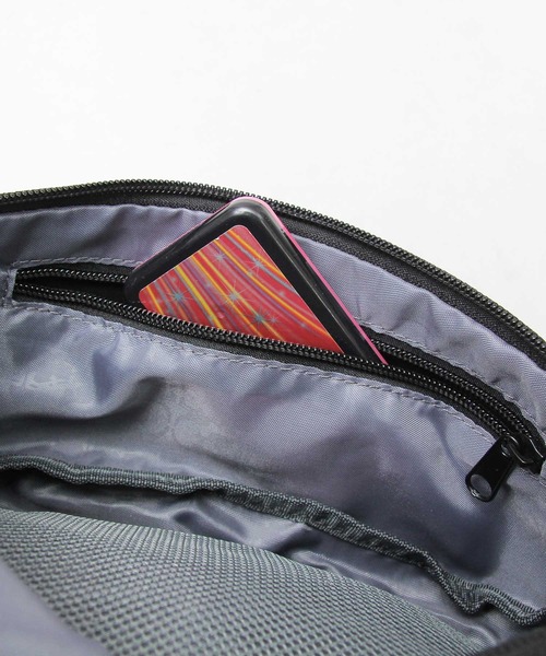KANGOL（カンゴール）の「ビッグタグ ポリエステル ウエストポーチ（ボディバッグ/ウエストポーチ・メンズ・ブラック・FREE）」の15枚目の写真