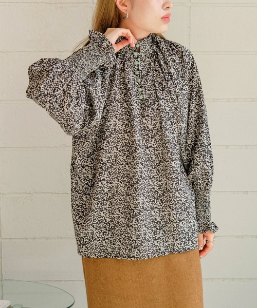 Bab（バブ）の「前後2WAY花柄シャーリングブラウス（シャツ