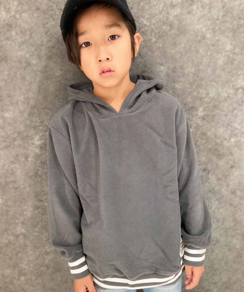 THE CASUAL（カジュアル）の「フリース ラインリブクルー＆パーカー（パーカー・キッズ・グレー系1/チャコール/ブラック系/ネイビー/ベージュ系/ベージュ/ブラック/グレイッシュベージュ/グレー系/ダークグリーン系/ネイビー系/ダークグリーン・110cm/150cm/130cm/160cm/140cm/120cm）」の5枚目の写真