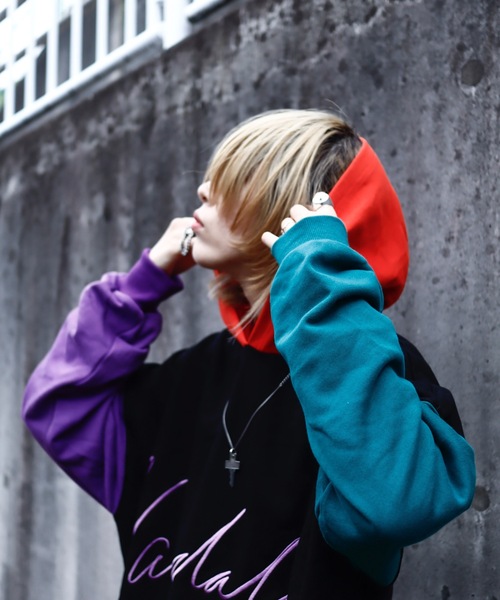 AFYF（エーエフワイエフ）の「AFYF VANDALISMQUAD PULL PARKA/ビッグシルエット クワッド プルパーカー（パーカー・メンズ・パープル/オレンジ/ブルー・FREE）」の3枚目の写真