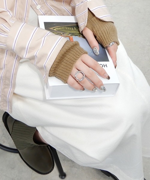 minia（ミニア）の「ショートリブアームウォーマー（アームカバー・レディース・ブラック/ベージュ/グレー/アイボリー・FREE）」の4枚目の写真