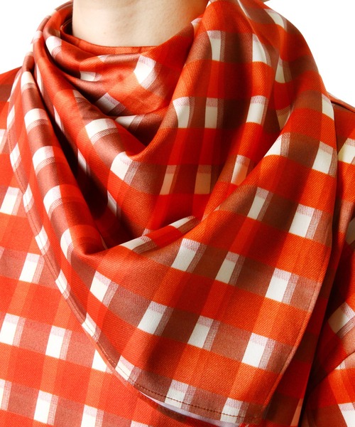 LE CIEL BLEU(ルシェルブルー)の「チェックプリントスカーフ / Check Printed Scarf(バンダナ/スカーフ・レディース・オレンジ/グリーン・FREE)」の2枚目の写真