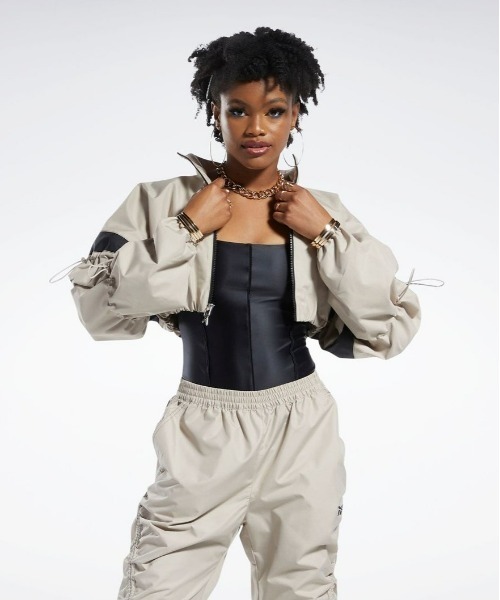Reebok(リーボック)の「カーディB ウーブン ジャケット / Cardi B Woven Jacket(ナイロンジャケット・レディース・ベージュ/ホワイト/パープル・SMALL/MEDIUM/LARGE/X-LARGE/J/L/J/S/J/M/OT)」の3枚目の写真