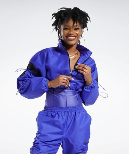 最終値下げ【希少】リーボック　ウーブンジャケット　レディースM　新品未使用 最終値下げ希少リーボック ウーブンジャケット レディースM 新品未