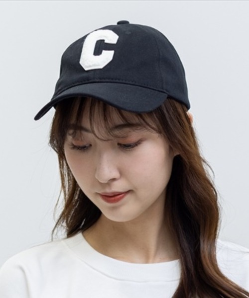 clear（クリア）の「イニシャルボアワッペンキャップ/帽子（キャップ・レディース・ベージュ/ブルー/イエロー/ブラック/ピンク・F）」の2枚目の写真