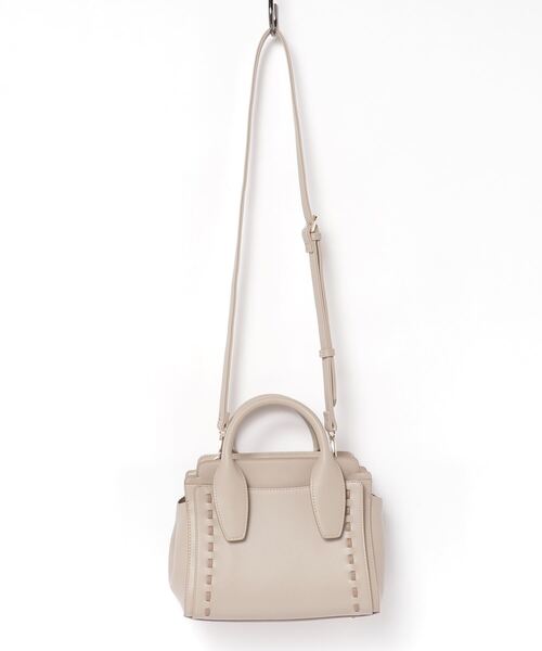 artemis by DIANA（アルテミスバイダイアナ）の「ストラップ付属2WAYステッチデザインバッグ（ハンドバッグ・レディース・ネイビー/ベージュ/グレー/アイボリー・FREE）」の5枚目の写真