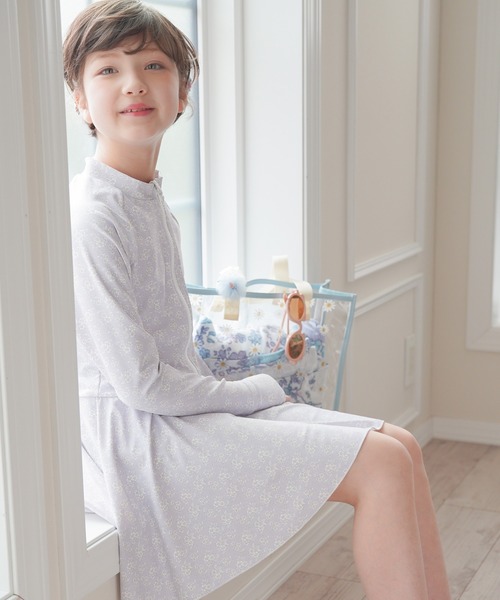 Catherine Cottage(キャサリンコテージ)の「一枚で着られる!オールインワン ラッシュスイムワンピース(水着・キッズ・ライラック/ラベンダー/ミント/サックスブルー/ベージュ/ホワイト系1/ライラック系2/ネイビー系2/ベージュ系1/ブルー系2/ピンク系1/ピンク系2/ブルー系1/ネイビー系1/ブラック・110/120/130/140/150/100/160)」の11枚目の写真