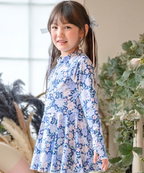 Catherine Cottage(キャサリンコテージ)の「一枚で着られる!オールインワン ラッシュスイムワンピース(水着・キッズ・ライラック/ラベンダー/ミント/サックスブルー/ベージュ/ホワイト系1/ライラック系2/ネイビー系2/ベージュ系1/ブルー系2/ピンク系1/ピンク系2/ブルー系1/ネイビー系1/ブラック・110/120/130/140/150/100/160)」の7枚目の写真