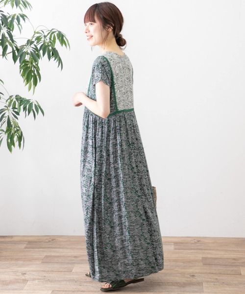 URBAN RESEARCH Sonny Label(アーバンリサーチサニーレーベル)の「ボタニカルプリントフレンチワンピース(ワンピース・レディース・ブラック/グリーン/ラベンダー・FREE)」の13枚目の写真