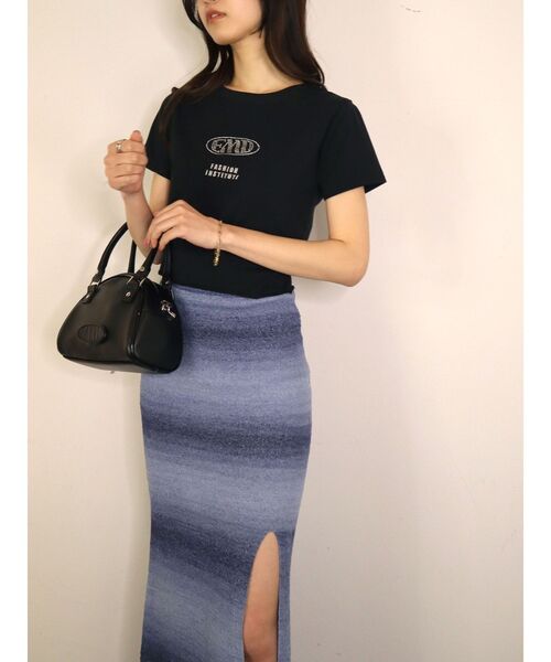 EMODA（エモダ）の「ストーンロゴミニマルTシャツ（Tシャツ/カットソー・レディース・ホワイト/ブラック/ブルー・FREE）」の17枚目の写真