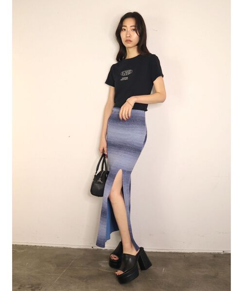 EMODA（エモダ）の「ストーンロゴミニマルTシャツ（Tシャツ/カットソー・レディース・ホワイト/ブラック/ブルー・FREE）」の21枚目の写真