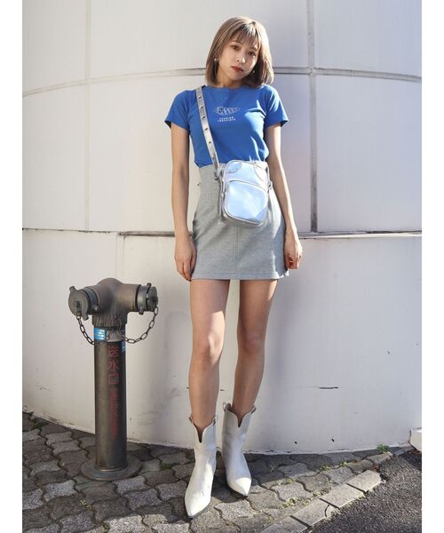 EMODA（エモダ）の「ストーンロゴミニマルTシャツ（Tシャツ/カットソー・レディース・ホワイト/ブラック/ブルー・FREE）」の5枚目の写真