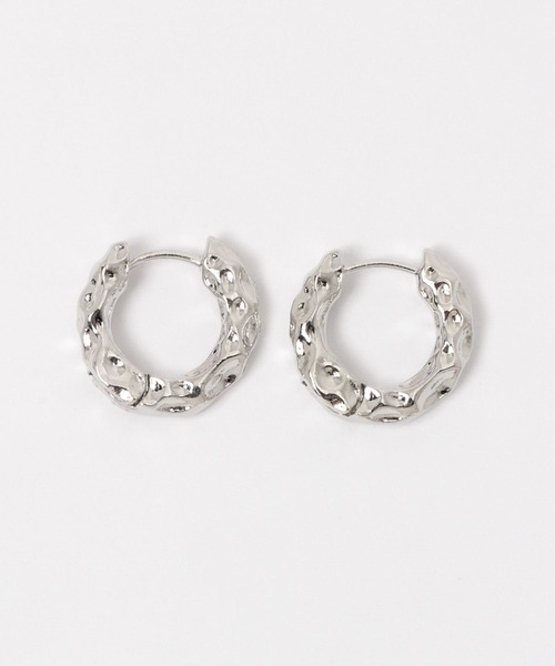 FOREVER 21（フォーエバー トゥエンティーワン）の「メタルフープピアス3（ピアス（両耳用）・レディース・シルバー/ゴールド・FREE）」の2枚目の写真