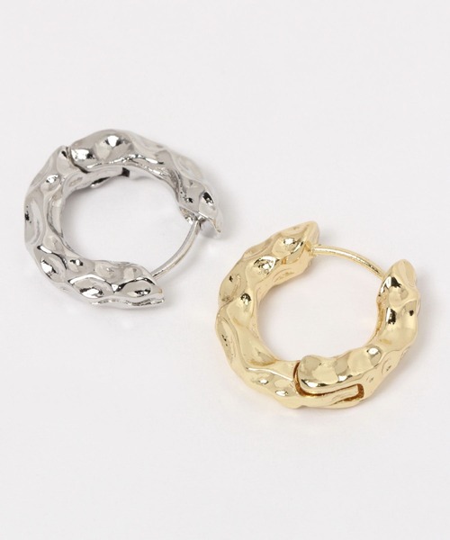 FOREVER 21（フォーエバー トゥエンティーワン）の「メタルフープピアス3（ピアス（両耳用）・レディース・シルバー/ゴールド・FREE）」の3枚目の写真