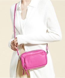 Y'SACCS（イザック）の「イタリアンシープ多機能ポシェット（ショルダーバッグ）」