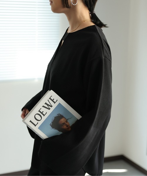 ap retro(アプレトロ)の「ディープVデザインプルオーバー(Tシャツ/カットソー・レディース・アイボリー/ブラック・MEDIUM)」の8枚目の写真