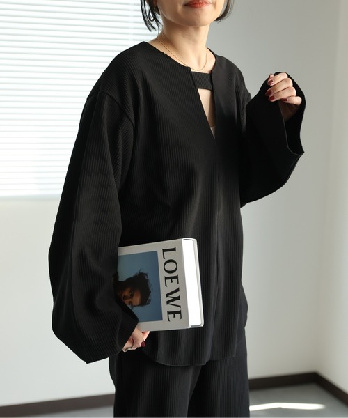 ap retro(アプレトロ)の「ディープVデザインプルオーバー(Tシャツ/カットソー・レディース・アイボリー/ブラック・MEDIUM)」の15枚目の写真