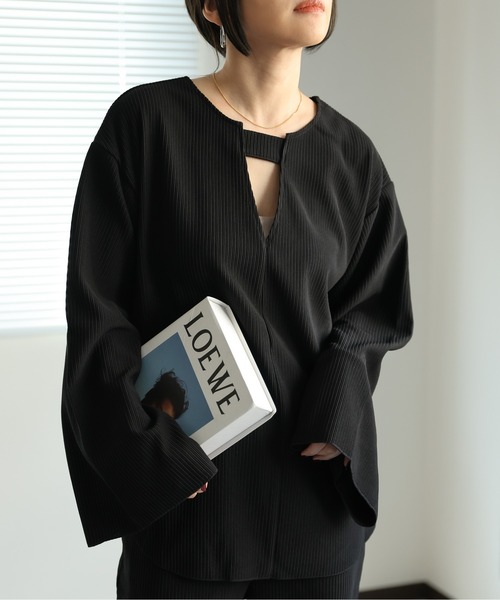 ap retro(アプレトロ)の「ディープVデザインプルオーバー(Tシャツ/カットソー・レディース・アイボリー/ブラック・MEDIUM)」の16枚目の写真
