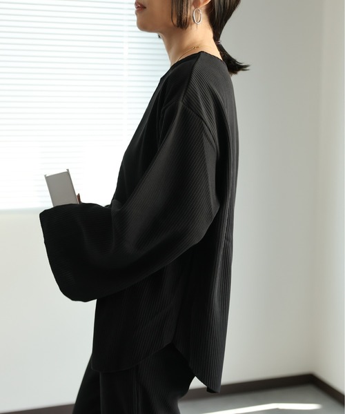 ap retro(アプレトロ)の「ディープVデザインプルオーバー(Tシャツ/カットソー・レディース・アイボリー/ブラック・MEDIUM)」の20枚目の写真