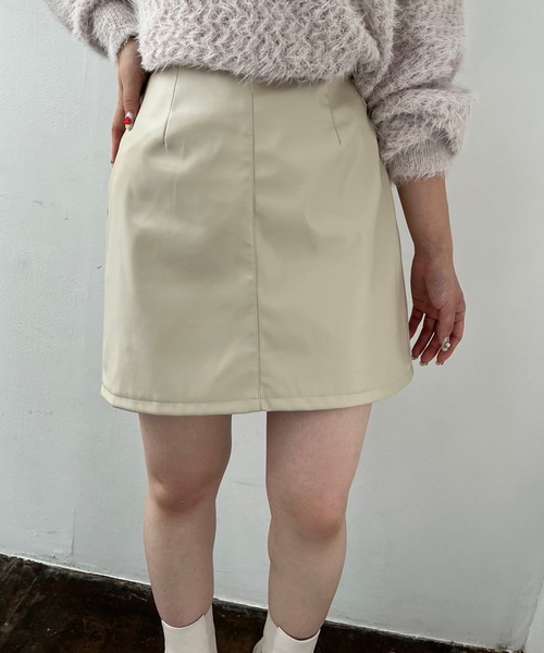 one after another NICE CLAUP(ワンアフターアナザーナイスクラップ)の「セットアップジャケットあり/フェイクレザー台形スカート(スカート・レディース・アイボリー/ブラック/キャメル・FREE)」の2枚目の写真