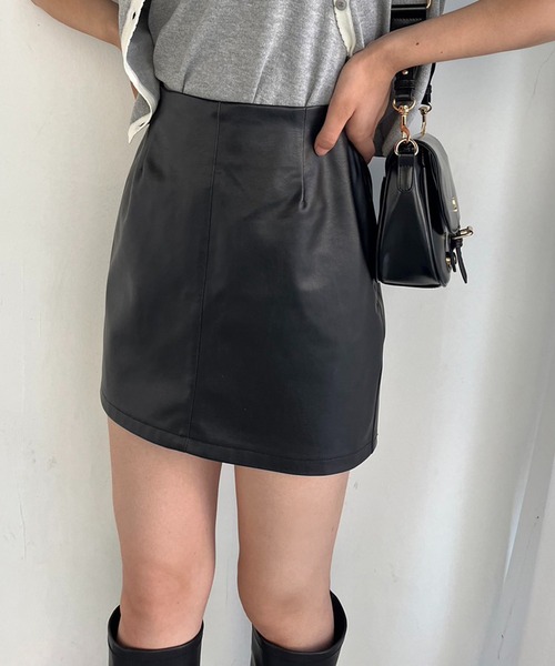 one after another NICE CLAUP(ワンアフターアナザーナイスクラップ)の「セットアップジャケットあり/フェイクレザー台形スカート(スカート・レディース・アイボリー/ブラック/キャメル・FREE)」の1枚目の写真