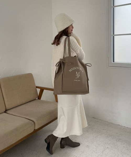 mellowneon(メロウネオン)の「A4カラーリボントートバッグ/キャンバストートバッグ/内ポケット有り/中敷き付き(トートバッグ・レディース・アイボリー/ブラック/ライトブルー/モカ/パープル/ミント/オレンジ/イエロー/レッド/ピンク・FREE)」の4枚目の写真