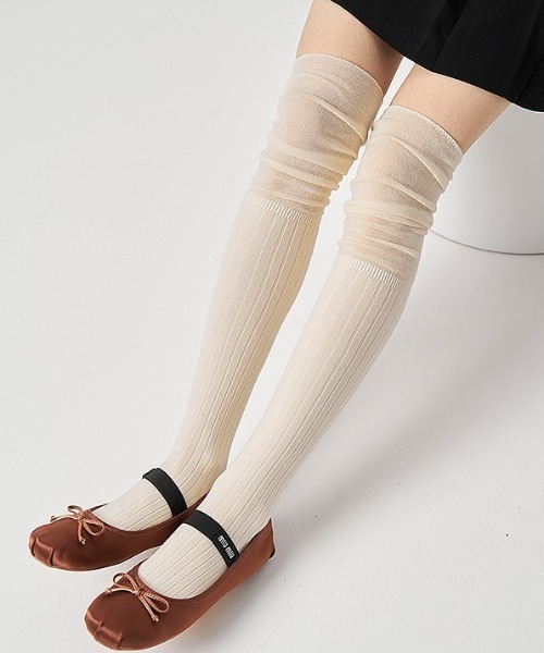 Vipoa（ヴィポア）の「リブオーバーニールーズソックス（ソックス/靴下・レディース・グレー/ホワイト/アイボリー/ブラック・FREE）」の3枚目の写真