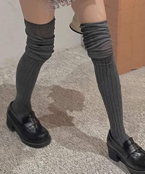 Vipoa（ヴィポア）の「リブオーバーニールーズソックス（ソックス/靴下・レディース・グレー/ホワイト/アイボリー/ブラック・FREE）」の8枚目の写真