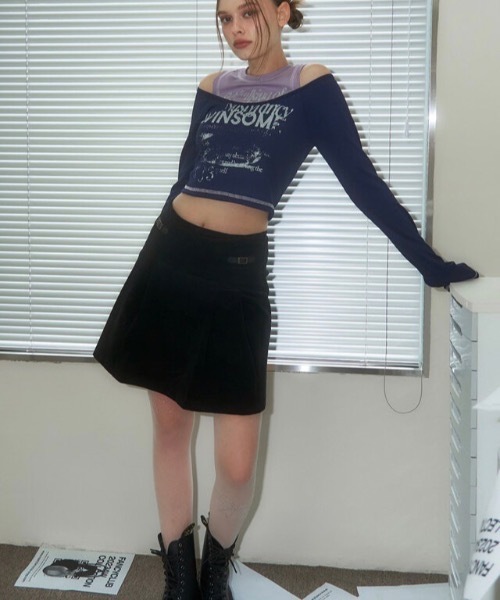 【セール】韓国ブランド NASTY FANCY CLUB ナスティーファンシークラブ WINSOME OFF SHOULDER HALTERNECK CROP TEE 長袖トップス 長袖Tシャツ ロンT 短丈トップス クロップドトップス クロップTシャツ ショートT ロゴT オフショルダー レイヤードロンT（Tシャツ/カットソー）｜NASTY FANCY CLUB（ナスティーファンシークラブ）