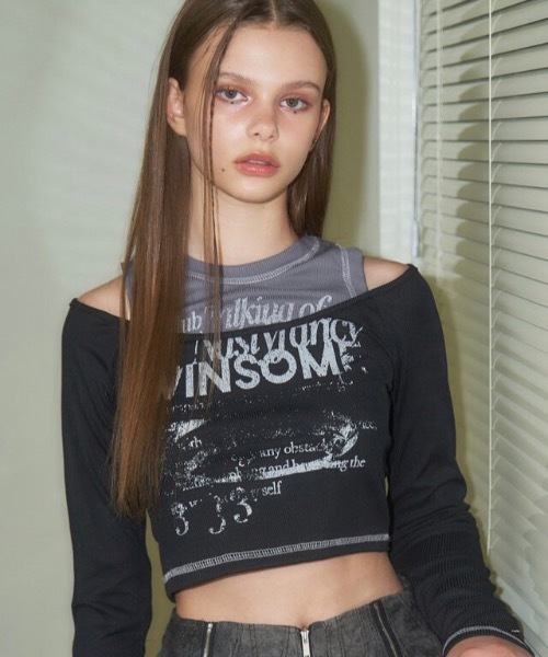 【セール】韓国ブランド NASTY FANCY CLUB ナスティーファンシークラブ WINSOME OFF SHOULDER HALTERNECK CROP TEE 長袖トップス 長袖Tシャツ ロンT 短丈トップス クロップドトップス クロップTシャツ ショートT ロゴT オフショルダー レイヤードロンT（Tシャツ/カットソー）｜NASTY FANCY CLUB（ナスティーファンシークラブ）
