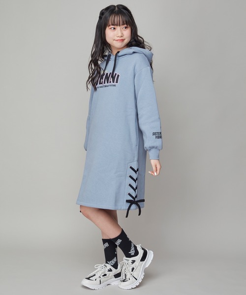 SISTER JENNI(SISTER JENNI)の「裏起毛すそレースアップパーカーワンピ(ワンピース・キッズ・ブラック/サックスブルー・140cm/130cm/150cm/160cm)」の7枚目の写真