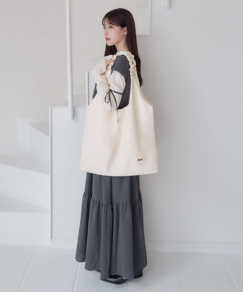 mellowneon(メロウネオン)の「ハンドルギャザーA4合皮トートバッグ(トートバッグ・レディース・ブラック/ベージュ/アイボリー・FREE)」の6枚目の写真