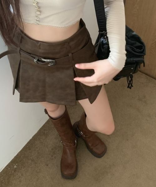 Vipoa（ヴィポア）の「ヴィンテージフェイクレザーボックスプリーツスカート（スカート・レディース・ブラウン/グレー系その他・LARGE/MEDIUM）」の12枚目の写真