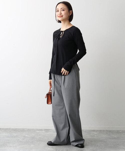 SLOBE IENA(スローブイエナ)の「ネックリボン2WAY ロンTEE(Tシャツ/カットソー・レディース・ブラック/ベージュ・FREE)」の5枚目の写真