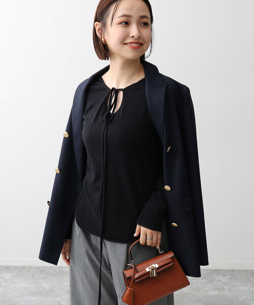 SLOBE IENA(スローブイエナ)の「ネックリボン2WAY ロンTEE(Tシャツ/カットソー・レディース・ブラック/ベージュ・FREE)」の8枚目の写真