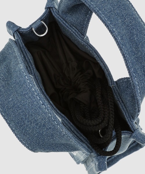 GANNI（ガニー）の「Recycled Tech Mini Tote Denim（ハンドバッグ・レディース・ブルー・ONE SIZE）」の5枚目の写真