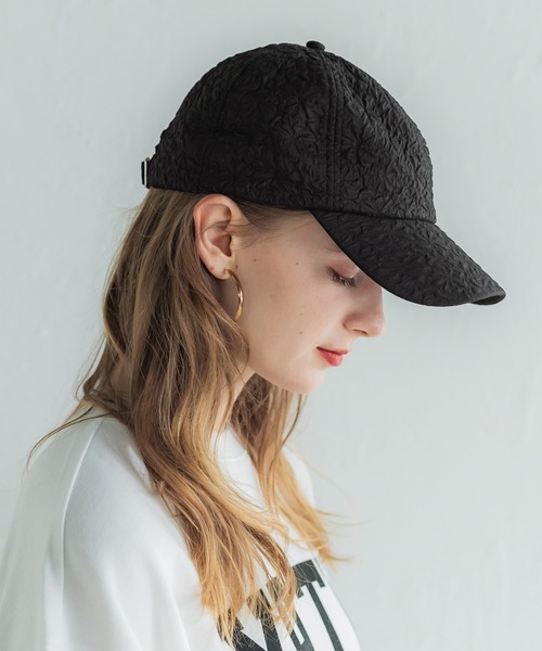 coca(coca)(コカ)の「上品エンボスキャップ(キャップ・レディース・ブラック・ONE SIZE)」の1枚目の写真