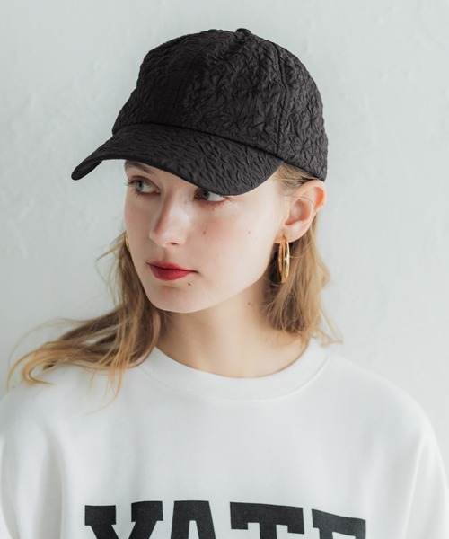 coca(coca)(コカ)の「上品エンボスキャップ(キャップ・レディース・ブラック・ONE SIZE)」の2枚目の写真