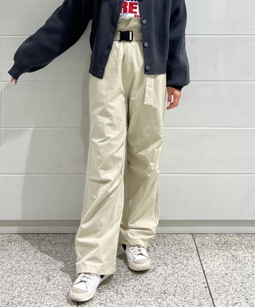 RODEO CROWNS WIDE BOWL(ロデオクラウンズワイドボウル)の「ワイドカーゴパンツ(カーゴパンツ・レディース・アイボリー/ミント/ブラック・FREE)」の1枚目の写真