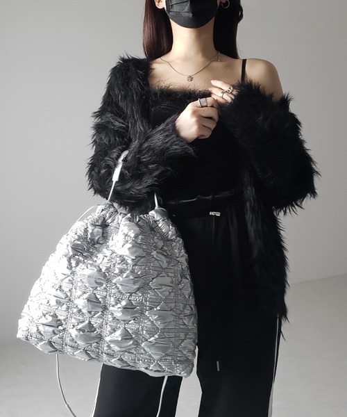 me+em select(ミームセレクト)の「※※【 2color 】メタリックキルティング巾着ショルダーバッグ(ショルダーバッグ・レディース・シルバー/ブラック・FREE)」の8枚目の写真