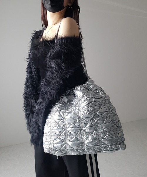 me+em select(ミームセレクト)の「※※【 2color 】メタリックキルティング巾着ショルダーバッグ(ショルダーバッグ・レディース・シルバー/ブラック・FREE)」の9枚目の写真