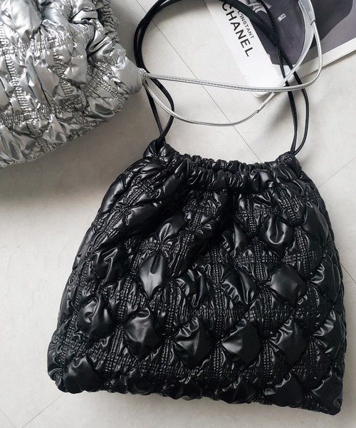 me+em select(ミームセレクト)の「※※【 2color 】メタリックキルティング巾着ショルダーバッグ(ショルダーバッグ・レディース・シルバー/ブラック・FREE)」の5枚目の写真