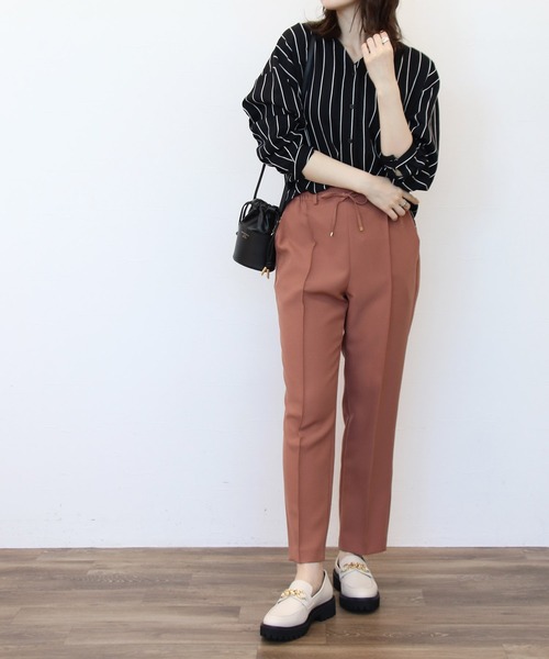 Jines(ジネス)の「ドライタッチテーパードパンツ(その他パンツ・レディース・グリーン/ベージュ/ベージュ系その他/ブラック・38)」の14枚目の写真