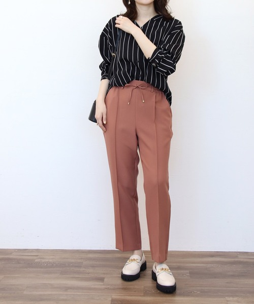 Jines(ジネス)の「ドライタッチテーパードパンツ(その他パンツ・レディース・グリーン/ベージュ/ベージュ系その他/ブラック・38)」の15枚目の写真