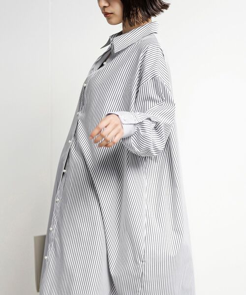 rps(アールピーエス)の「パールボタンストライプオーバーロングシャツ(シャツ/ブラウス・レディース・サックスブルー/ブラック/ネイビー・フリー)」の9枚目の写真