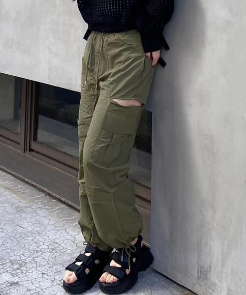 INGNI（イング）の「サイドスリットファスナーナイロンカーゴパンツ（カーゴパンツ・レディース・アイボリー系/チャコールグレー/ブラック/ブラック×ホワイト/ピンク/カーキ系/アイボリー/カーキ/グレー・FREE）」の8枚目の写真