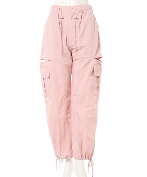 INGNI（イング）の「サイドスリットファスナーナイロンカーゴパンツ（カーゴパンツ・レディース・アイボリー系/チャコールグレー/ブラック/ブラック×ホワイト/ピンク/カーキ系/アイボリー/カーキ/グレー・FREE）」の17枚目の写真