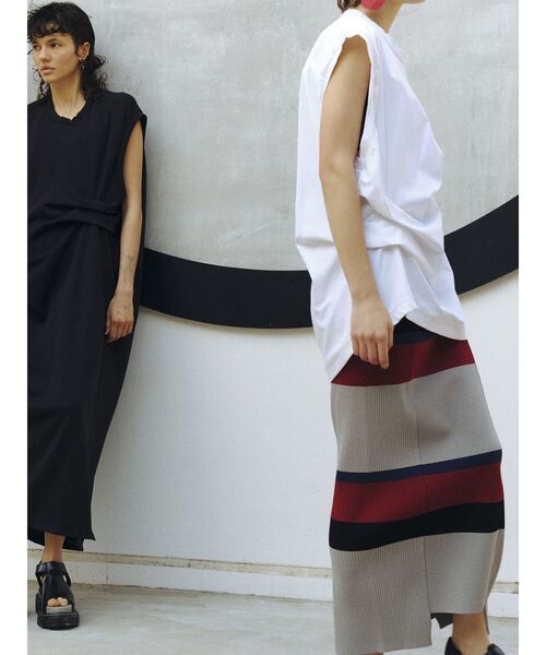 UN3D.(アンスリード)の「マルチボーダーニットスカート(スカート・レディース・ブラック/グレー・38/36)」の4枚目の写真