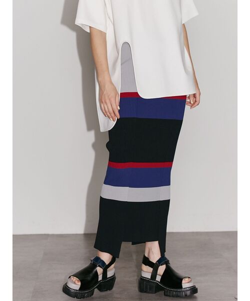 UN3D.(アンスリード)の「マルチボーダーニットスカート(スカート・レディース・ブラック/グレー・38/36)」の2枚目の写真