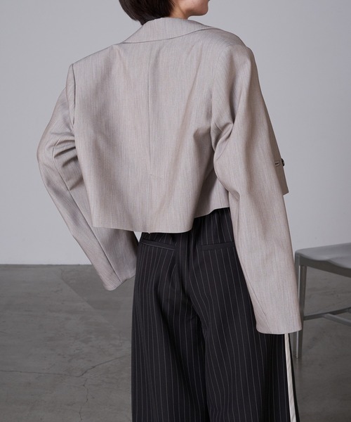 RAY CASSIN（レイカズン）の「袖スリットオーバーショートジャケット（テーラードジャケット・レディース・アイボリー/ブラック/グレー・FREE）」の5枚目の写真